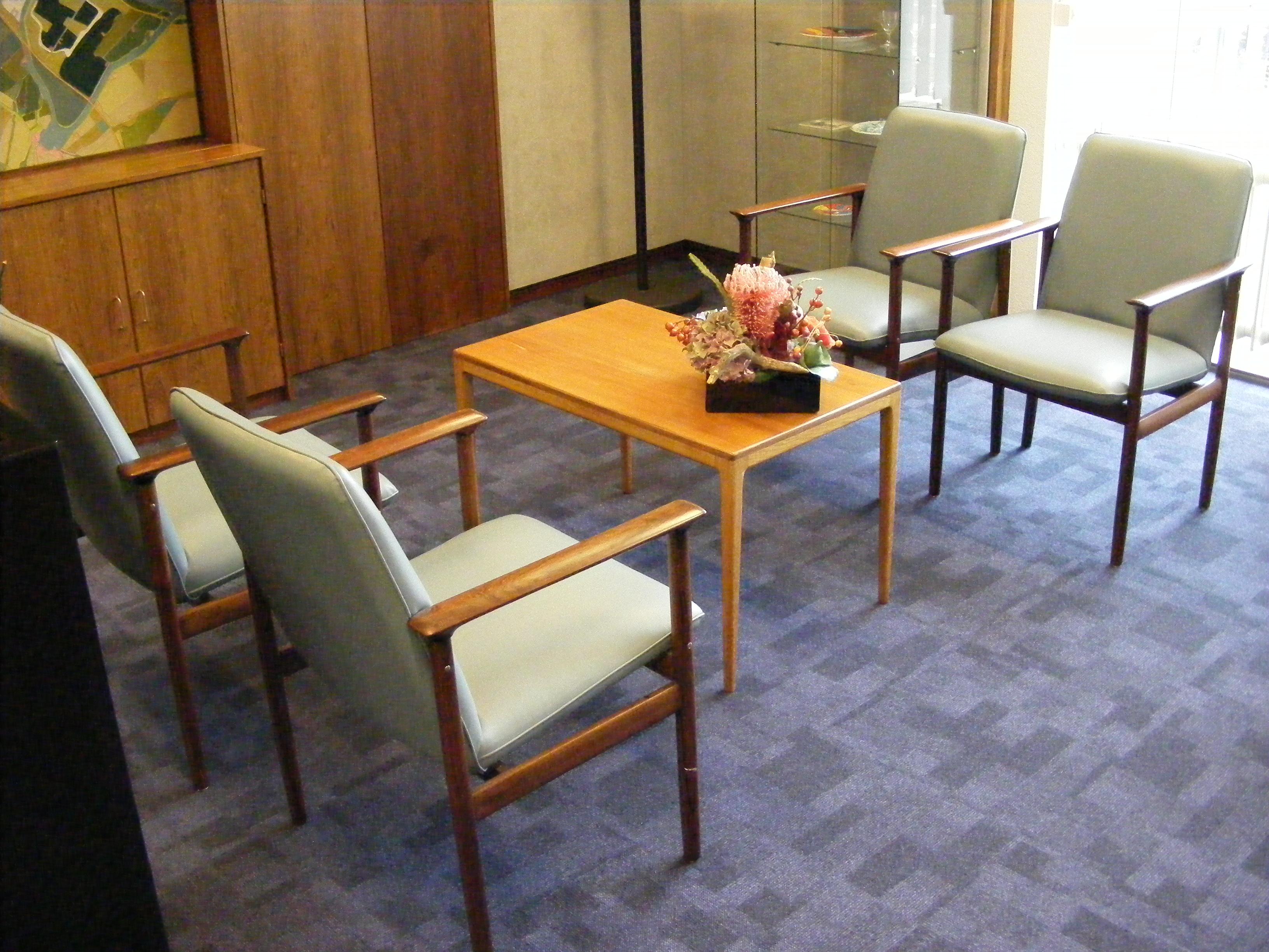 Foto van M 19: Salontafel, Dudok ontwerp