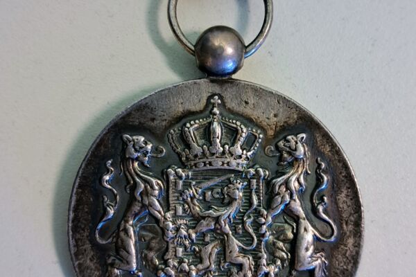 20230330_140056.Div_5.oude_ambtsketen_burgemeester_Velsen.jpg 20230330_140056.Div_5.oude_ambtsketen_burgemeester_Velsen.jpg